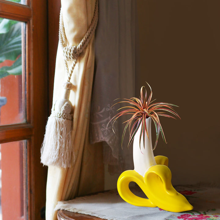 banana-ceramic-flower-vase,-fruit-ornament