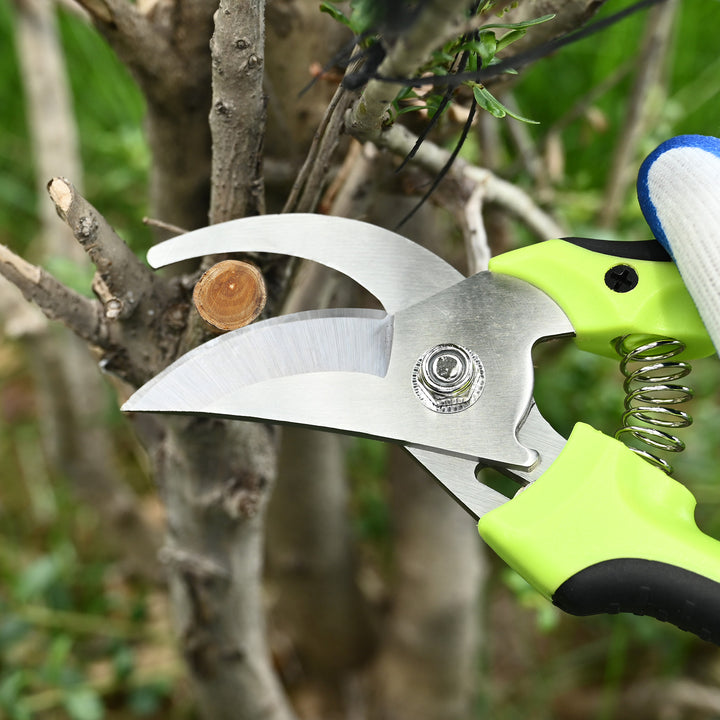 curved-mouth-pruning-shears-scissors-cutting-thicker-branches